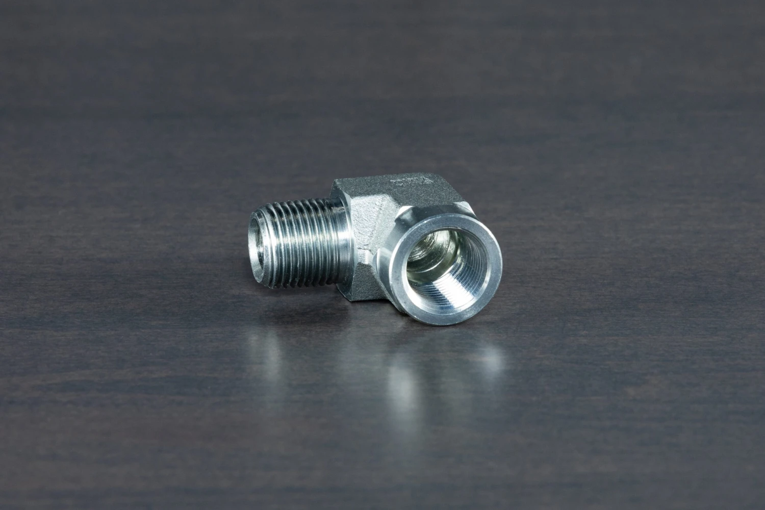 Stainless Steel 3/8" NPT 90° Elbow 7 Stainless Steel 3/8" NPT 90° Elbow - Image 7