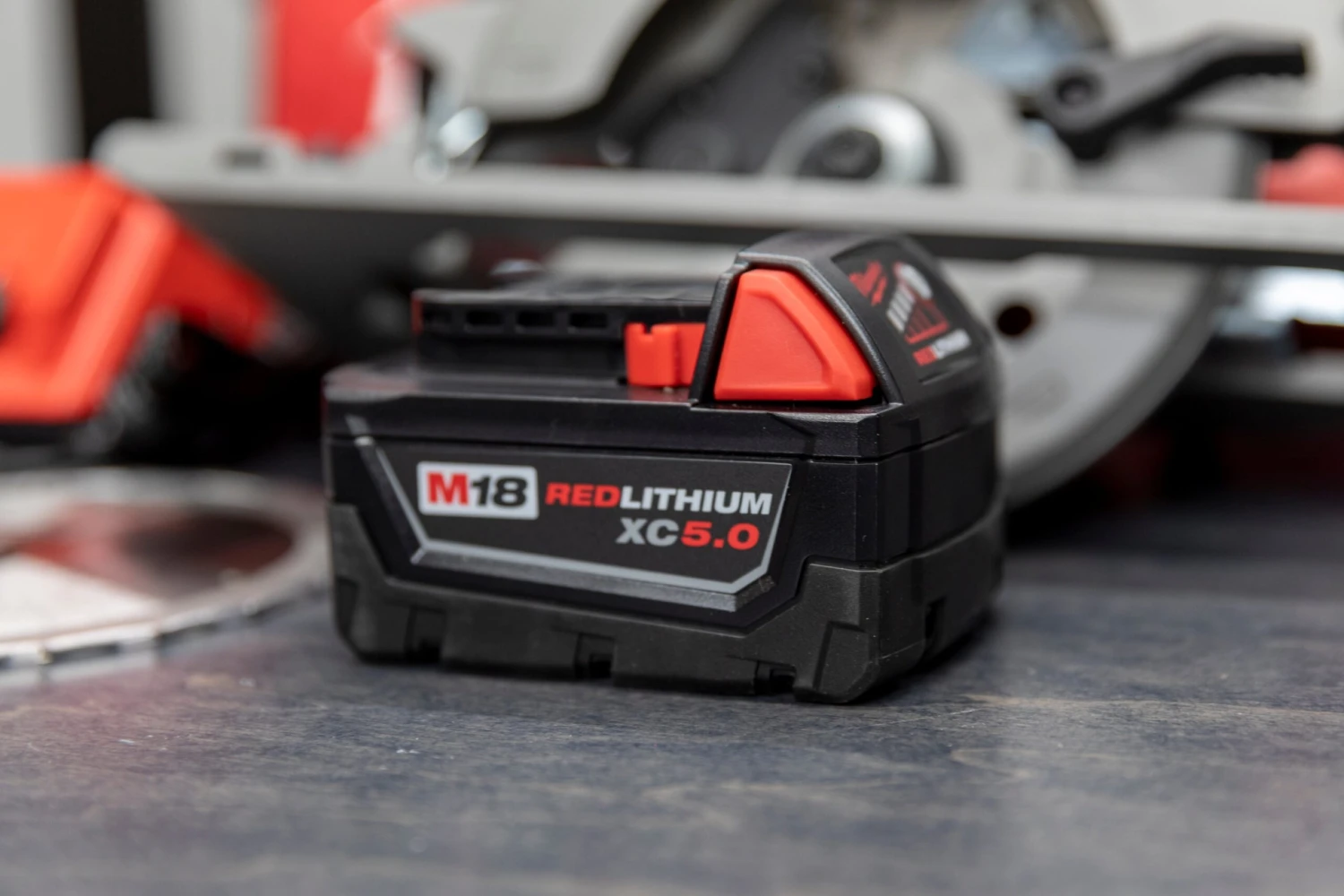 Milwaukee M18™ FUEL™ 6-1/2" Circular Saw 4 Milwaukee M18™ FUEL™ 6-1/2" Circular Saw - Image 4