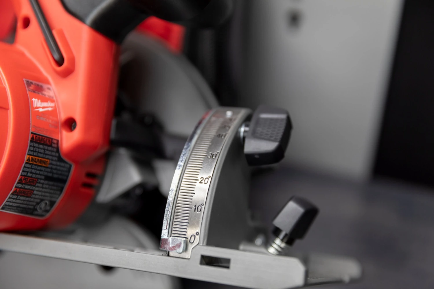 Milwaukee M18™ FUEL™ 6-1/2" Circular Saw 9 Milwaukee M18™ FUEL™ 6-1/2" Circular Saw - Image 9
