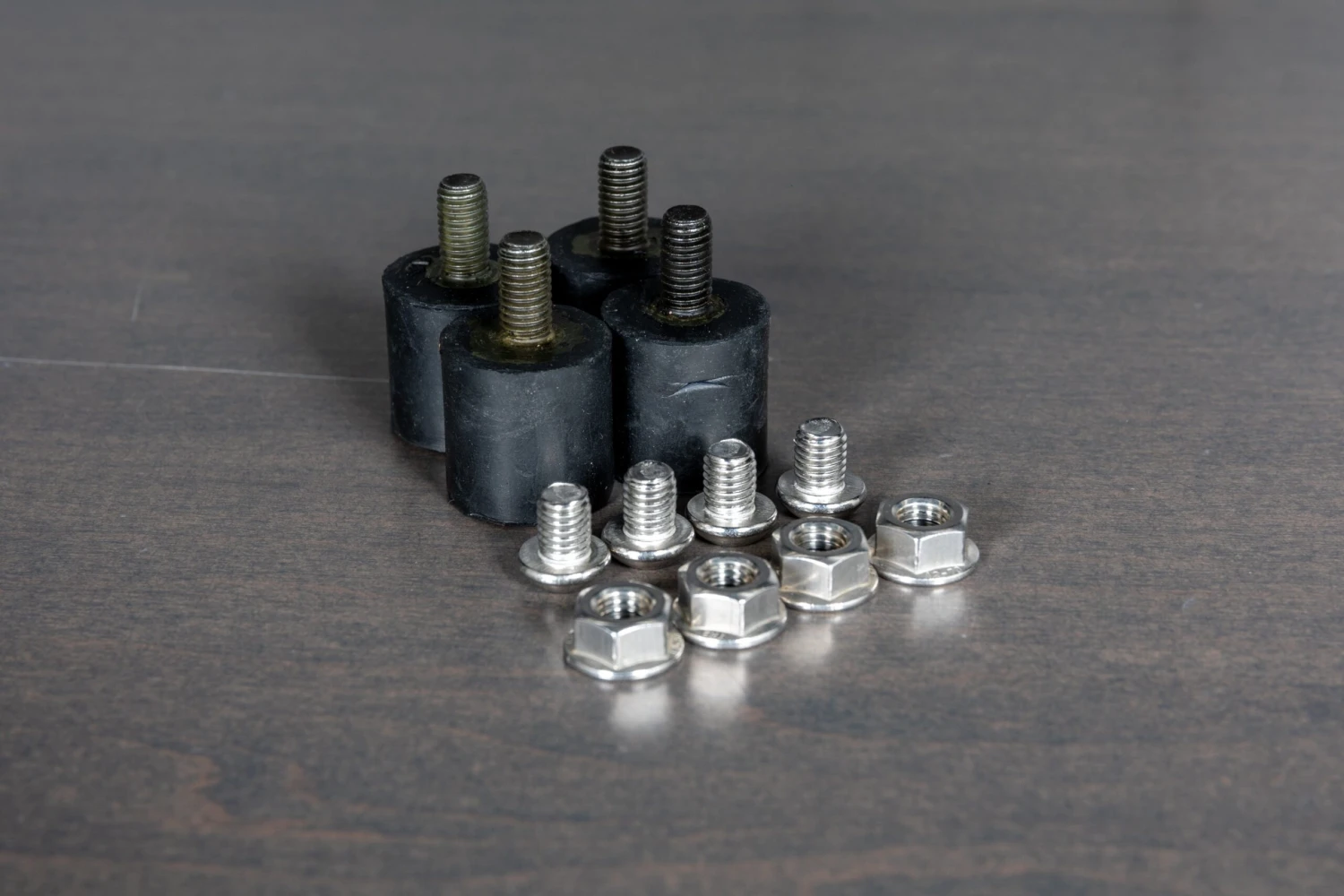 AR630-TSS Shelf Mounting Hardware Kit 1 AR630-TSS Shelf Mounting Hardware Kit