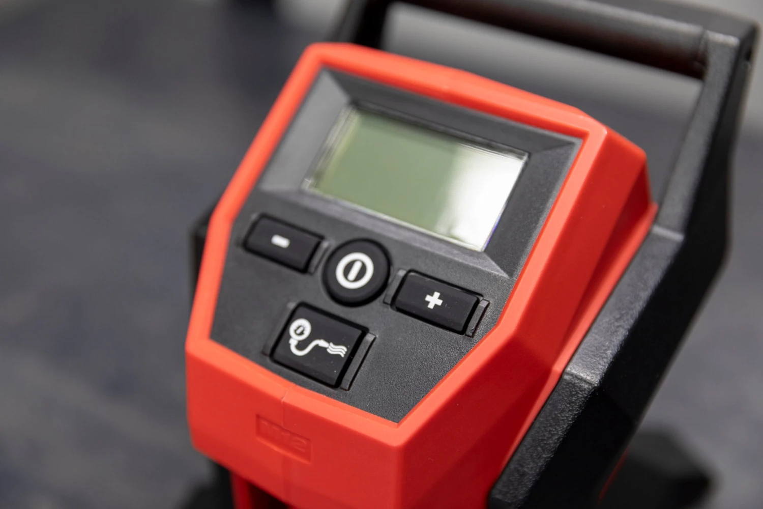 Milwaukee M12™ Compact Inflator 3 Milwaukee M12™ Compact Inflator - Image 3