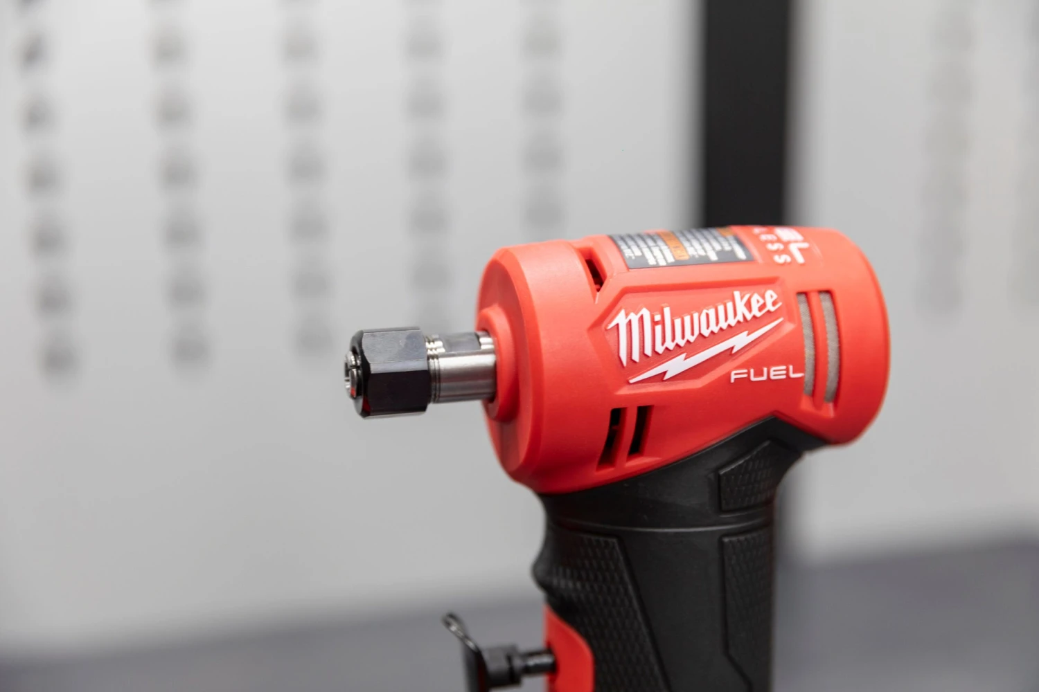 Milwaukee M12™ FUEL™ 1/4" Right Angle Die Grinder 3 Milwaukee M12™ FUEL™ 1/4" Right Angle Die Grinder - Image 3