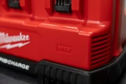 Milwaukee M18™ & M12™ Rapid Charge Station 15 Milwaukee M18™ & M12™ Rapid Charge Station -Workshop Tools Shop Q4A0284