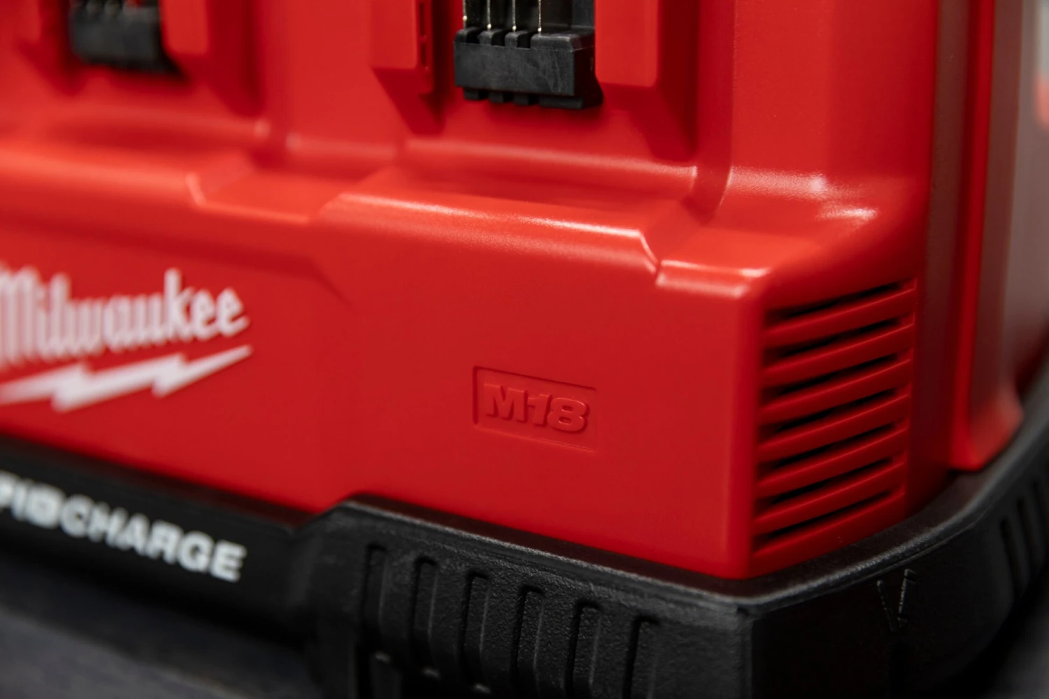 Milwaukee M18™ & M12™ Rapid Charge Station 5 Milwaukee M18™ & M12™ Rapid Charge Station - Image 5