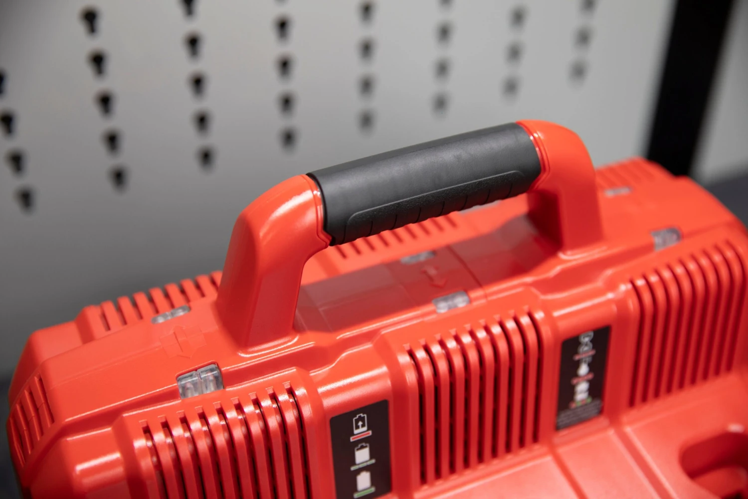 Milwaukee M18™ & M12™ Rapid Charge Station 10 Milwaukee M18™ & M12™ Rapid Charge Station - Image 10