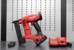 Milwaukee M18™ FUEL™ 18GA 1/4" Narrow Crown Stapler