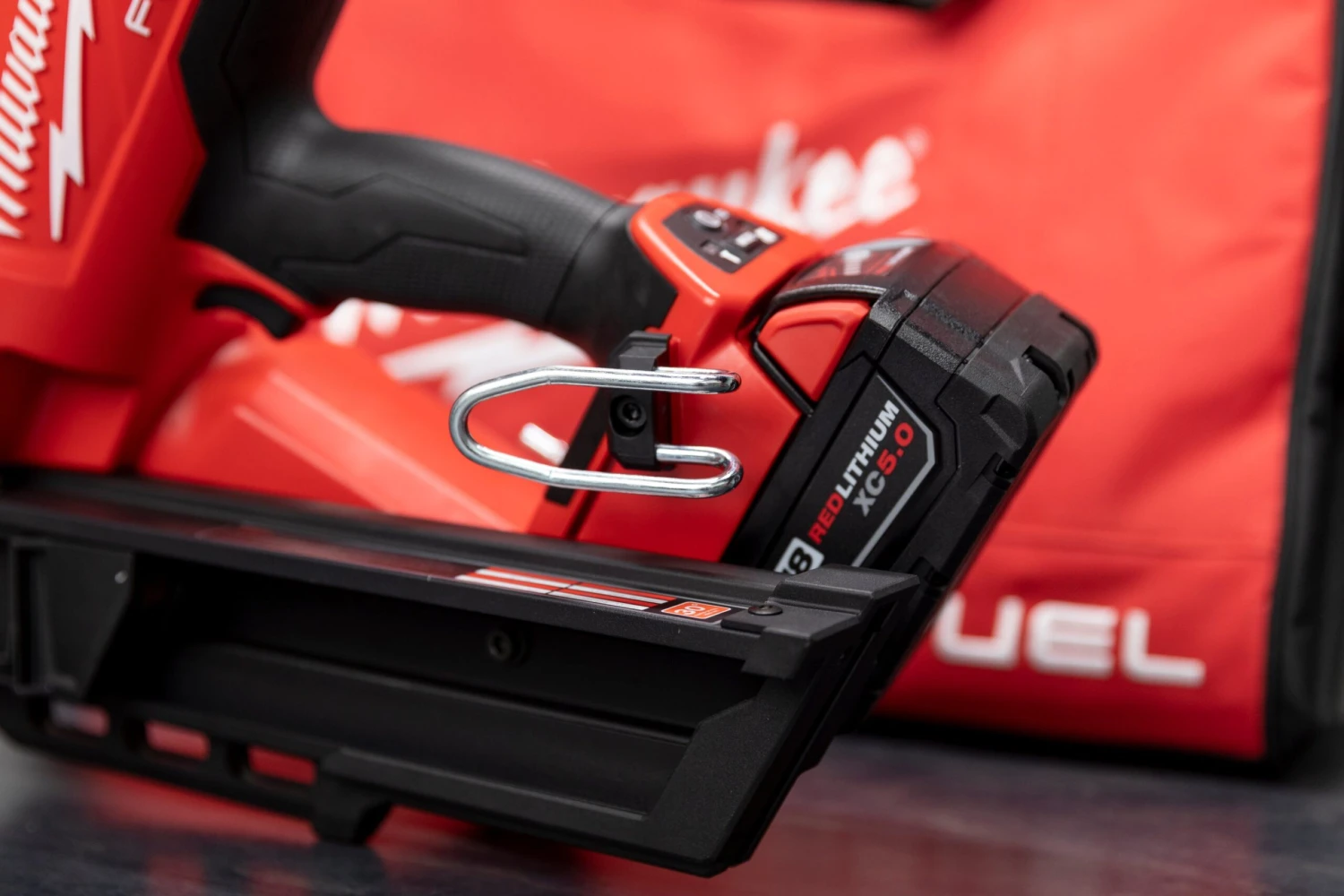 Milwaukee M18 FUEL™ 30 Degree Framing Nailer 8 Milwaukee M18 FUEL™ 30 Degree Framing Nailer - Image 8