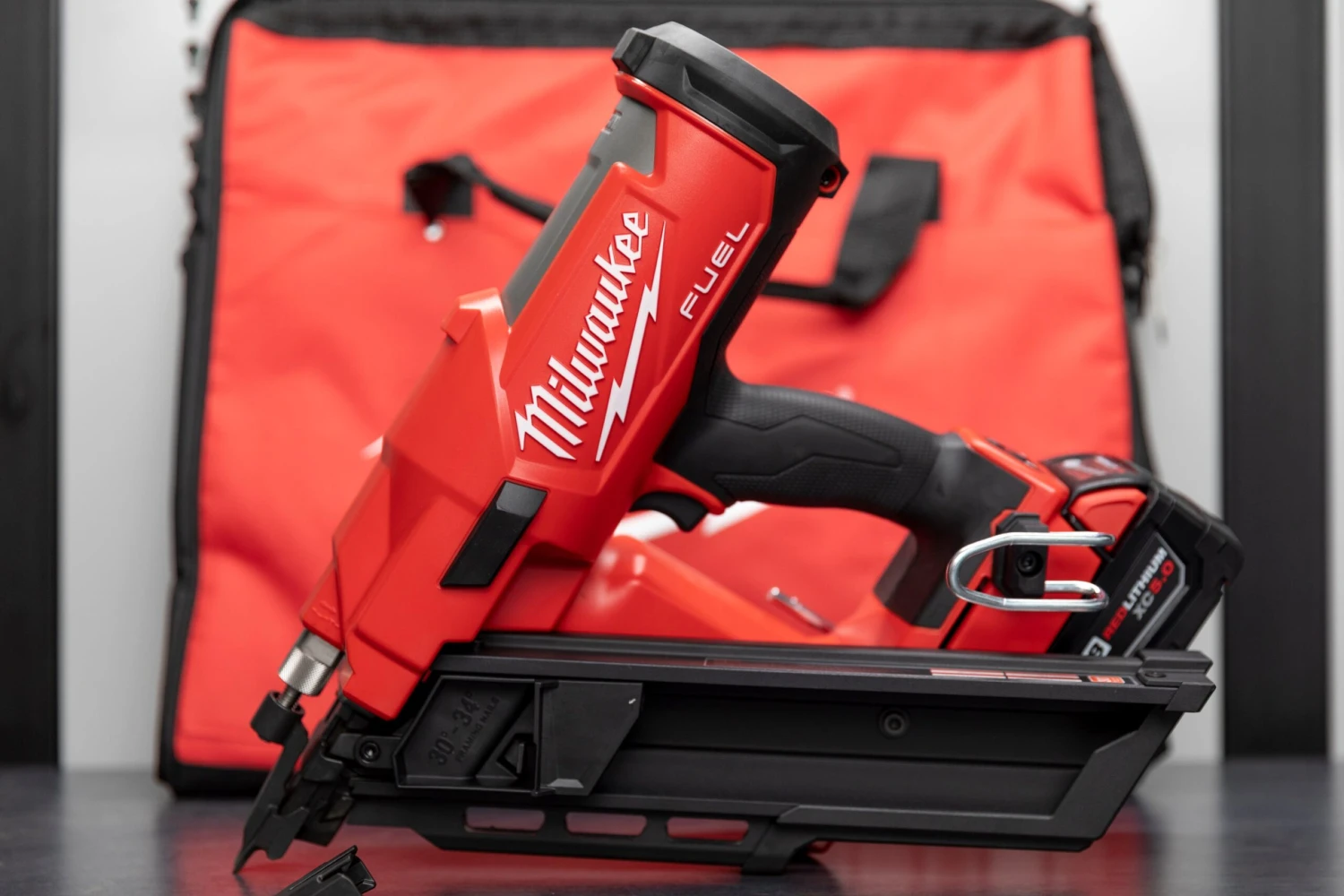 Milwaukee M18 FUEL™ 30 Degree Framing Nailer 3 Milwaukee M18 FUEL™ 30 Degree Framing Nailer - Image 3