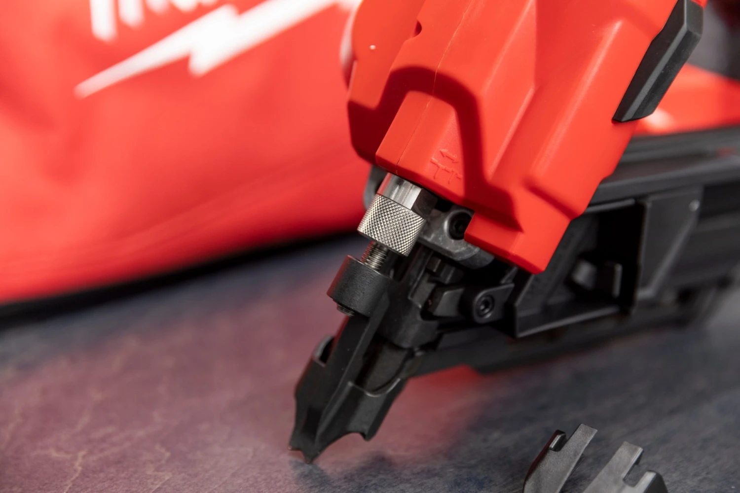 Milwaukee M18 FUEL™ 30 Degree Framing Nailer 4 Milwaukee M18 FUEL™ 30 Degree Framing Nailer - Image 4