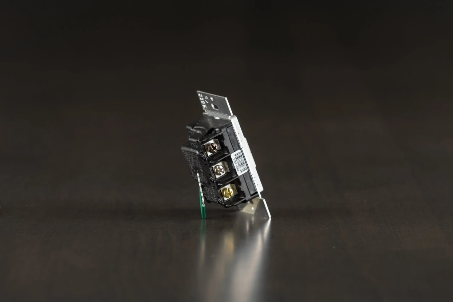 Lutron Maestro RA2 Select 8 Amp Dimmer Switch 3 Lutron Maestro RA2 Select 8 Amp Dimmer Switch - Image 3