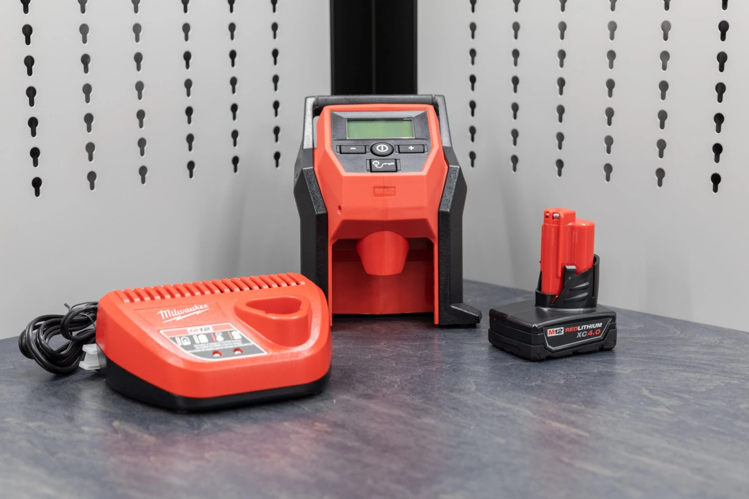 Milwaukee M12™ Compact Inflator 7 Milwaukee M12™ Compact Inflator - Image 7