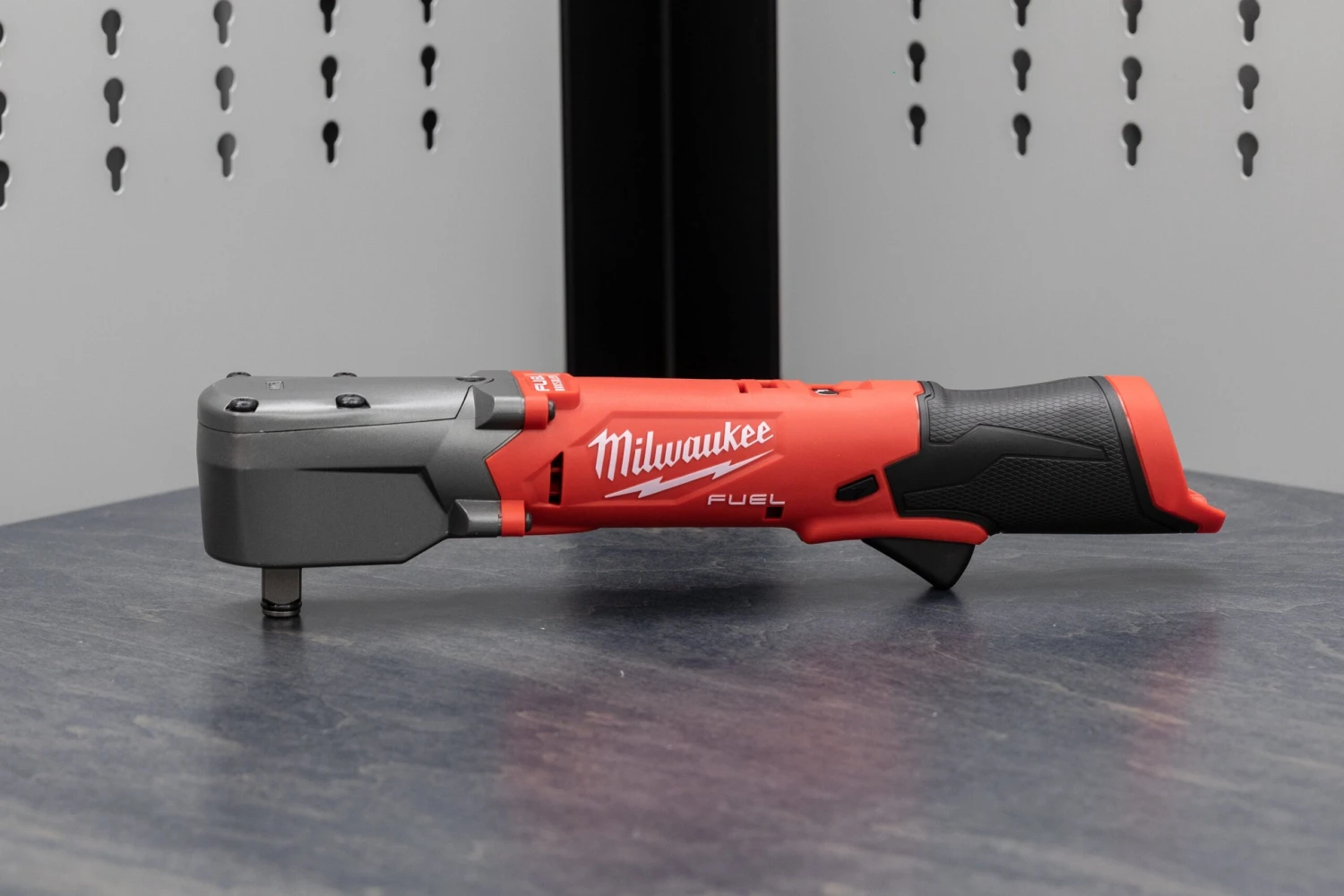 Milwaukee M12™ FUEL™ 1/2" Right Angle Impact Wrench 1 Milwaukee M12™ FUEL™ 1/2" Right Angle Impact Wrench