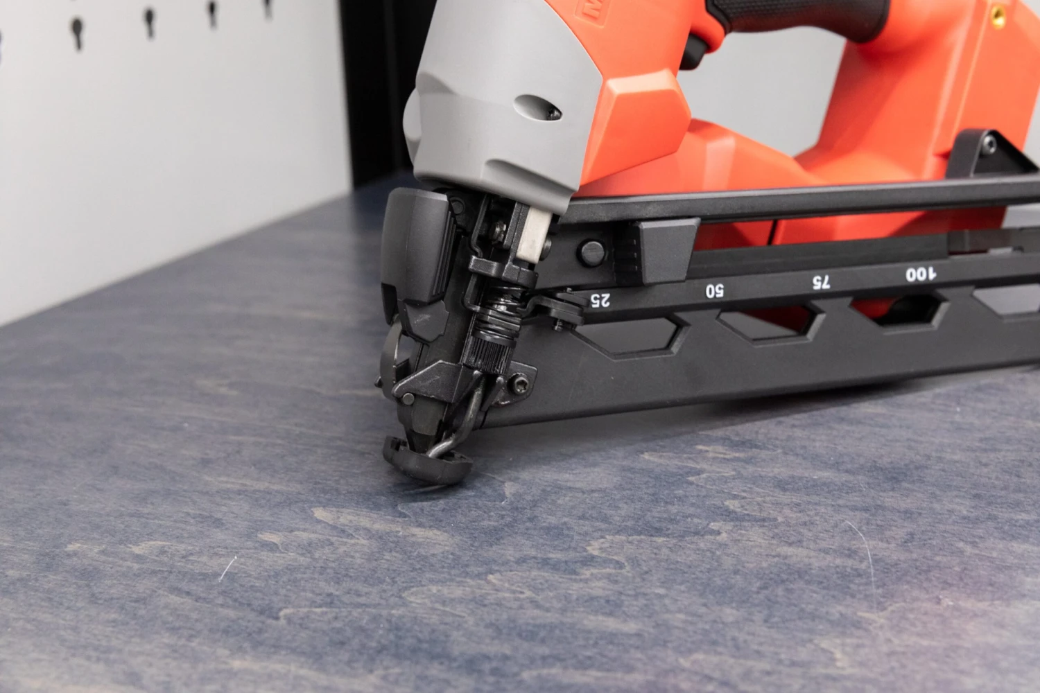 Milwaukee M18™ FUEL™ 16ga Angled Finish Nailer 4 Milwaukee M18™ FUEL™ 16ga Angled Finish Nailer - Image 4