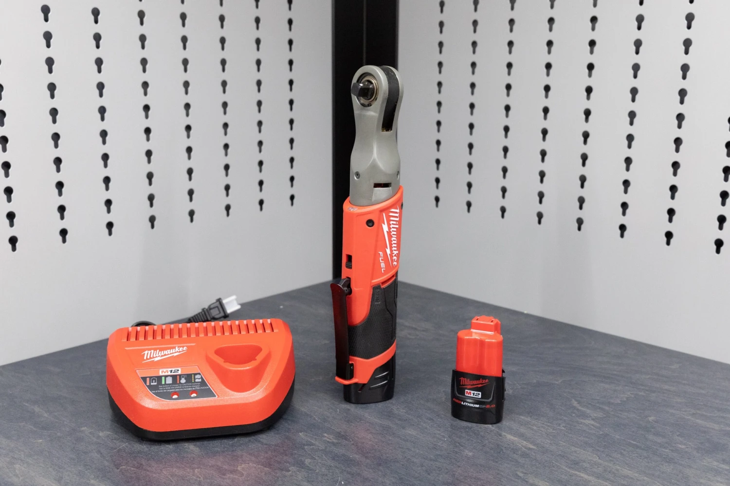 Milwaukee M12™ 3/8" High Speed Ratchet 1 Milwaukee M12™ 3/8" High Speed Ratchet