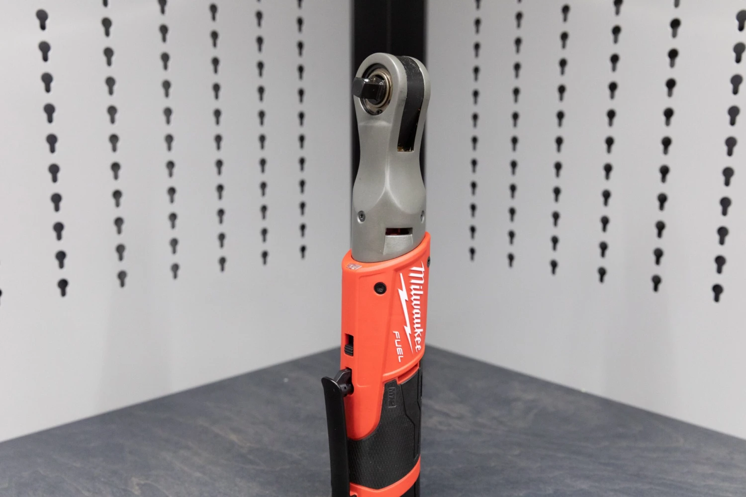 Milwaukee M12™ 3/8" High Speed Ratchet 2 Milwaukee M12™ 3/8" High Speed Ratchet - Image 2