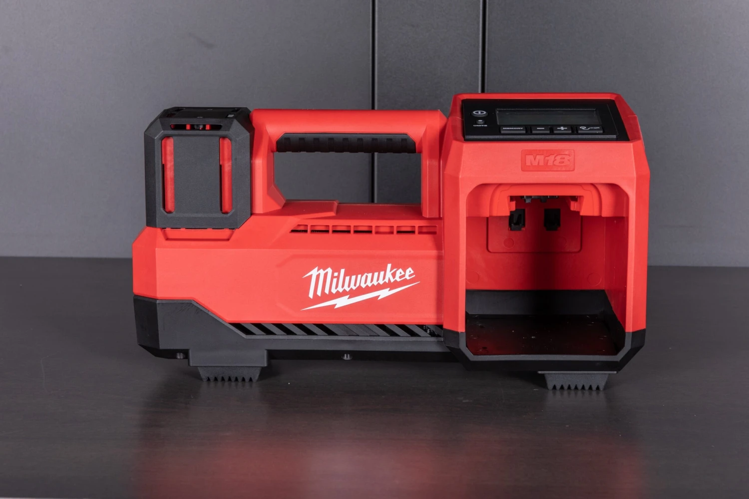 Milwaukee M18™ Inflator 1 Milwaukee M18™ Inflator