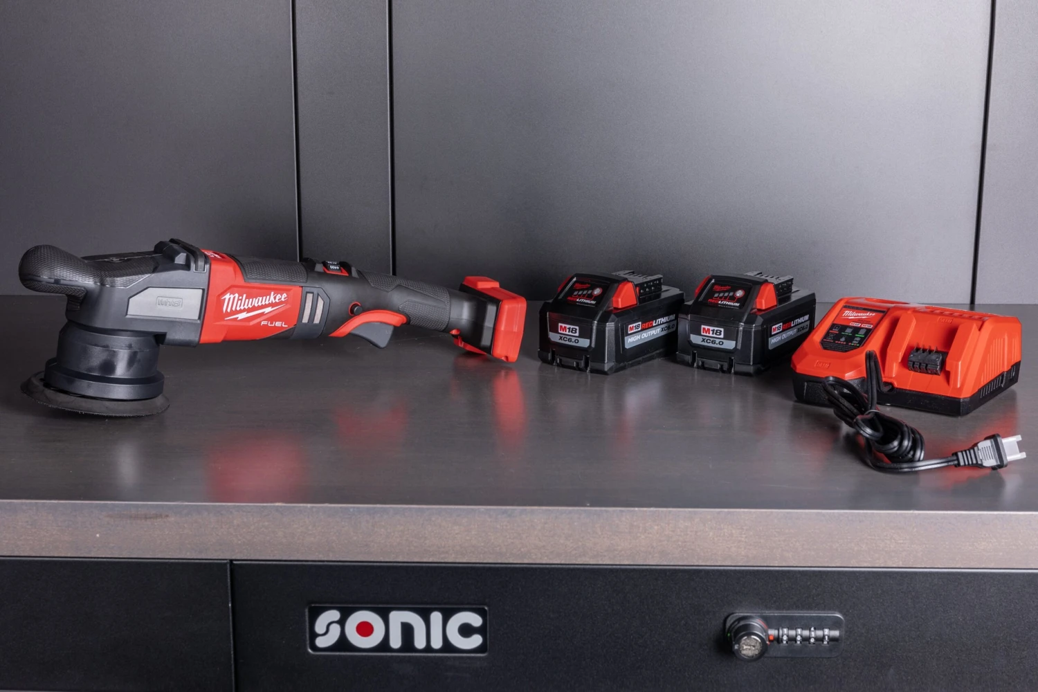 Milwaukee M18™ FUEL 15mm Random Orbital Polisher 1 Milwaukee M18™ FUEL 15mm Random Orbital Polisher