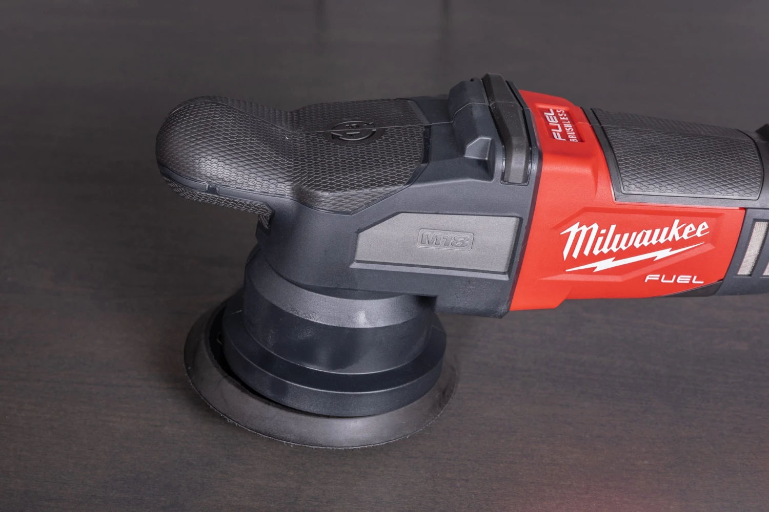 Milwaukee M18™ FUEL 15mm Random Orbital Polisher 5 Milwaukee M18™ FUEL 15mm Random Orbital Polisher - Image 5