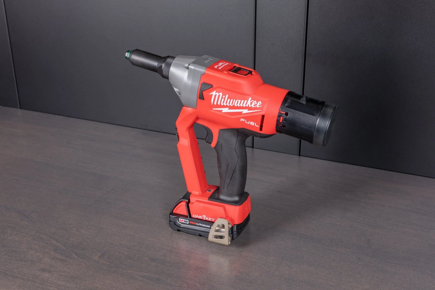 Milwaukee M18 FUEL™ 1/4" Blind Rivet Tool W/ ONE-KEY™ 2 Milwaukee M18 FUEL™ 1/4" Blind Rivet Tool W/ ONE-KEY™ - Image 2