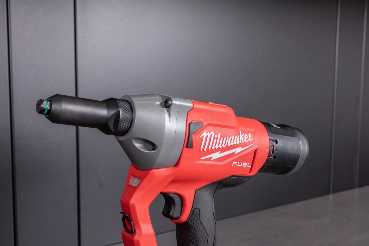 Milwaukee M18 FUEL™ 1/4" Blind Rivet Tool W/ ONE-KEY™ 4 Milwaukee M18 FUEL™ 1/4" Blind Rivet Tool W/ ONE-KEY™ - Image 4