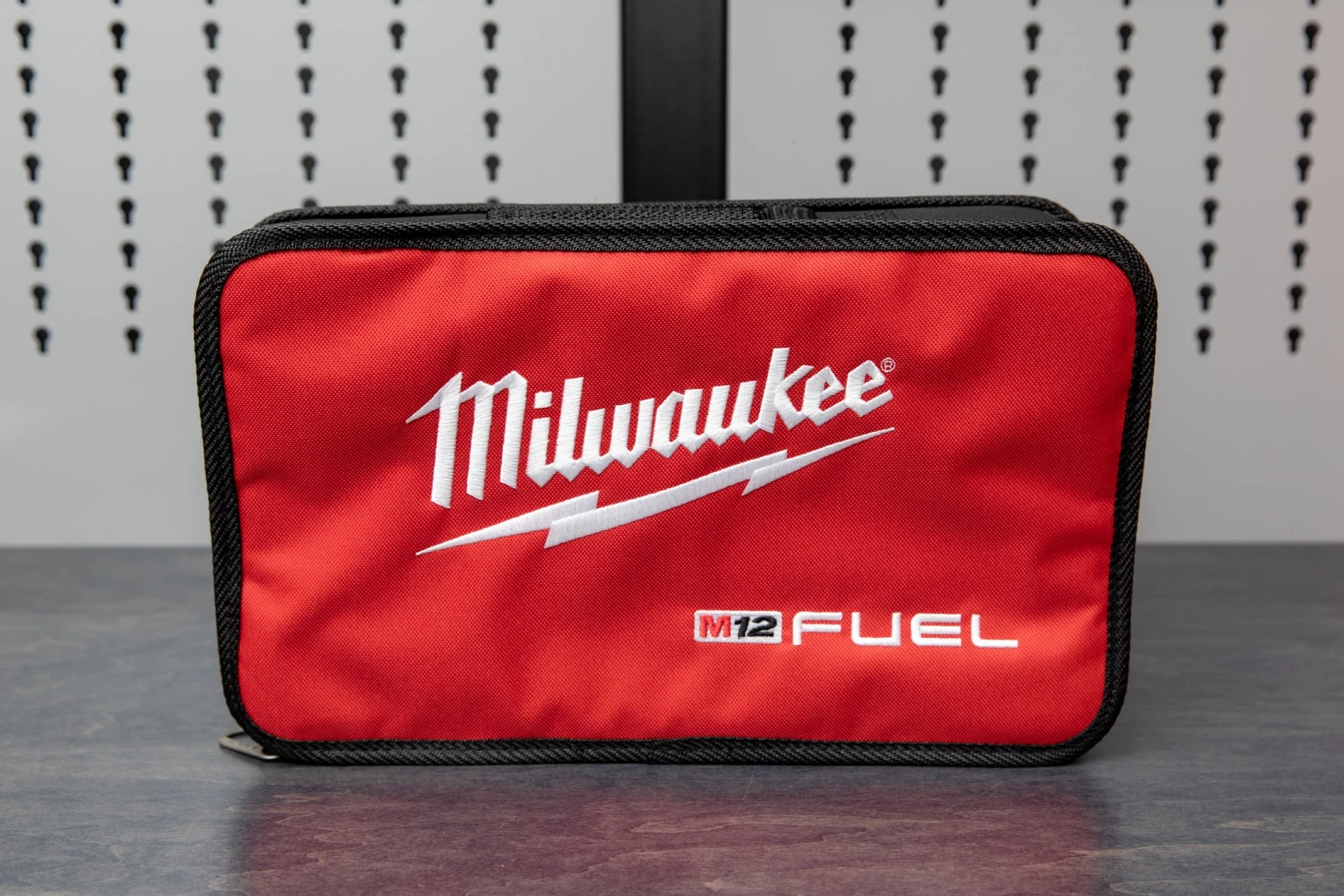 Milwaukee M12™ FUEL™ SURGE™ 1/4" Hex Hydraulic Impact Driver 4 Milwaukee M12™ FUEL™ SURGE™ 1/4" Hex Hydraulic Impact Driver - Image 4