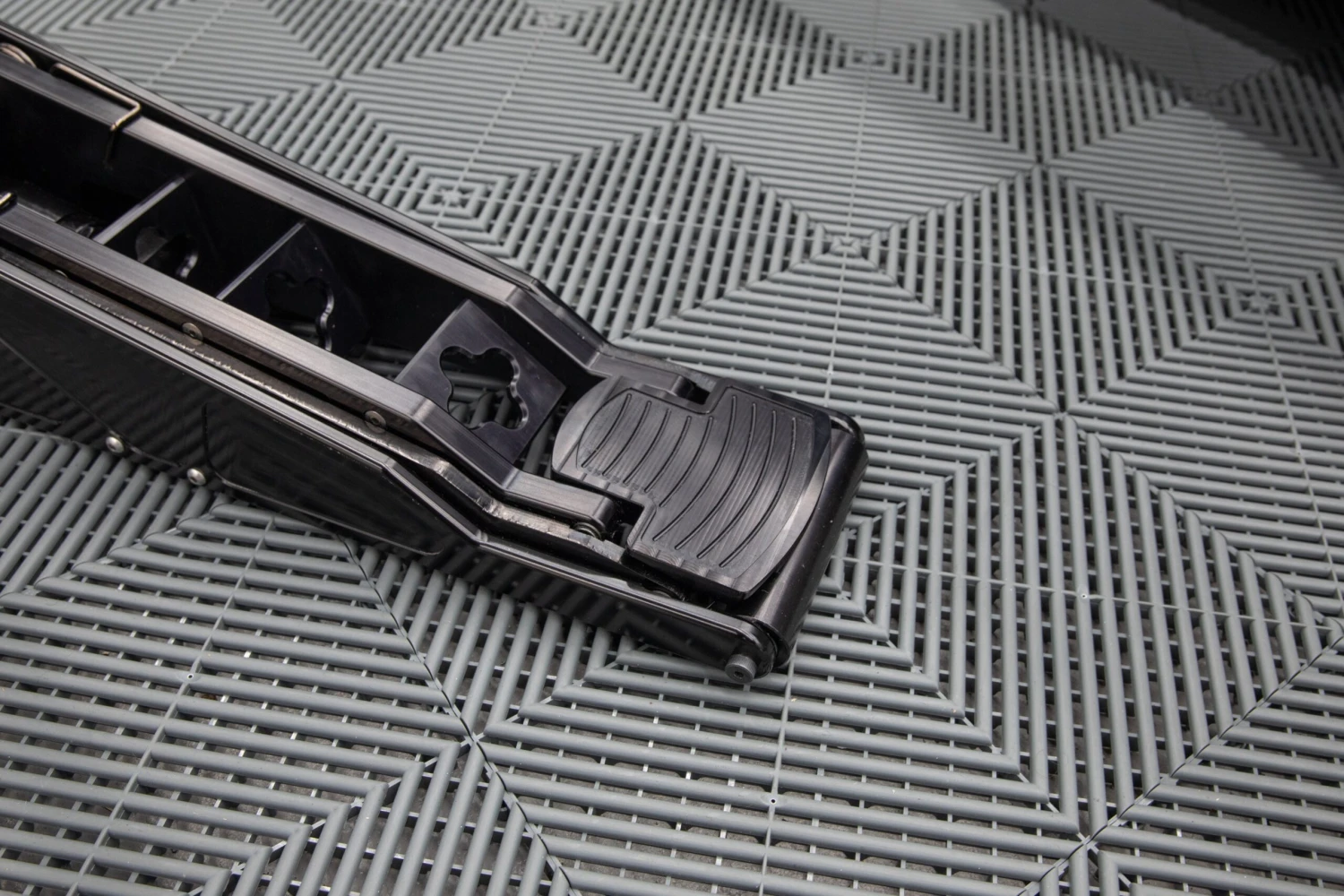 Obsessed Garage Car Jack By Pit Boss 3 Obsessed Garage Car Jack By Pit Boss - Image 3